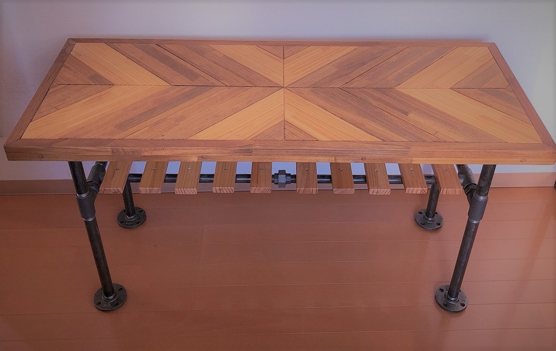 　  　　「木製テーブル」
